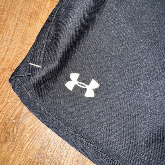 womens Under Armour shorts - Picture 2 of 8
